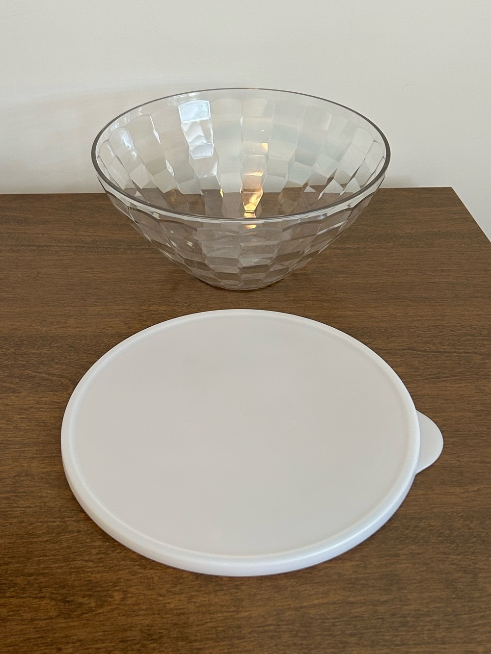 TUPPERWARE ICE PRISM CLEAR ACRYLIC 8 1/4 CUP BOWL WITH SEAL
